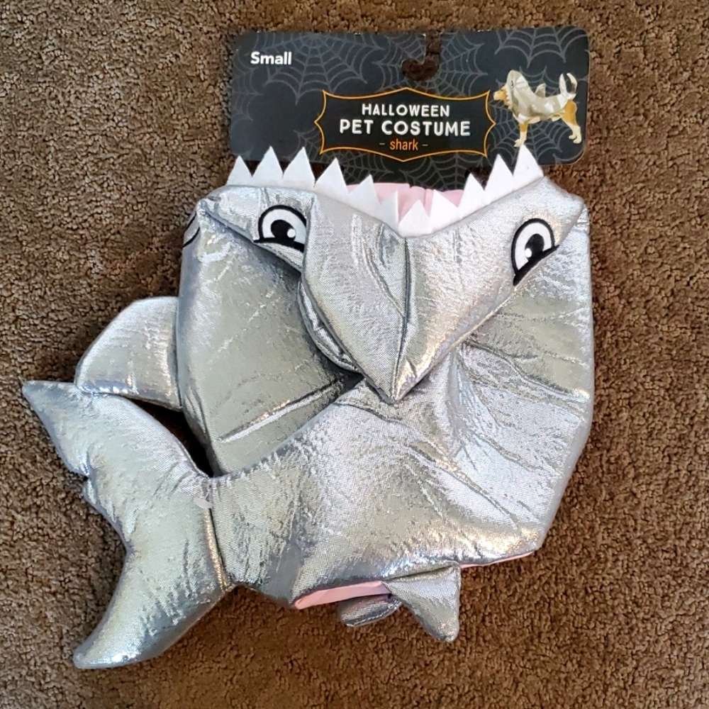 Pet Dog Cat Halloween Costume Silver SHARK Size Small Med Great White NWT